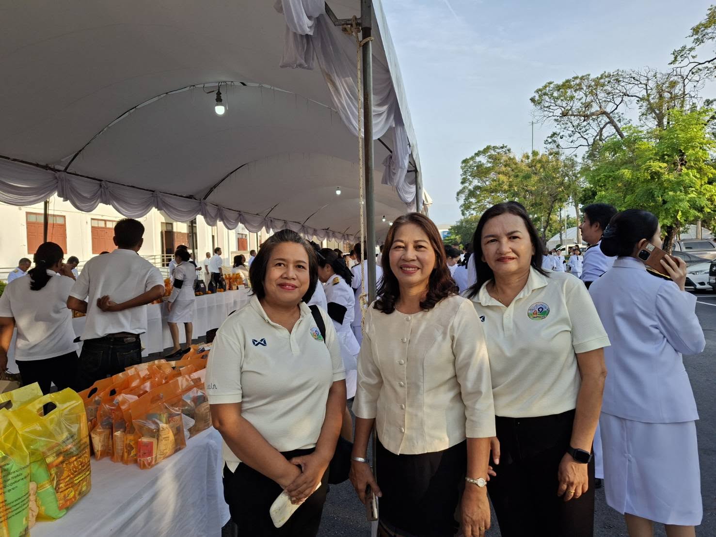 title - พิธีสวดพระพุทธมนต์ ทำบุญตักบาตร ถวายเป็นพระราชกุศล และพิธีวางพวงมาลา เนื่องในวันคล้ายวันสวรรคต พระบาทสมเด็จพระบรมชนกาธิเบศร มหาภูมิพลอดุลยเดชมหาราช บรมนาถบพิตร “วันนวมินทรมหาราช” ประจำปี 2569